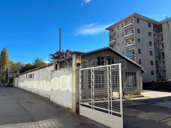 locale commerciale in vendita a Biella in zona Centro Città