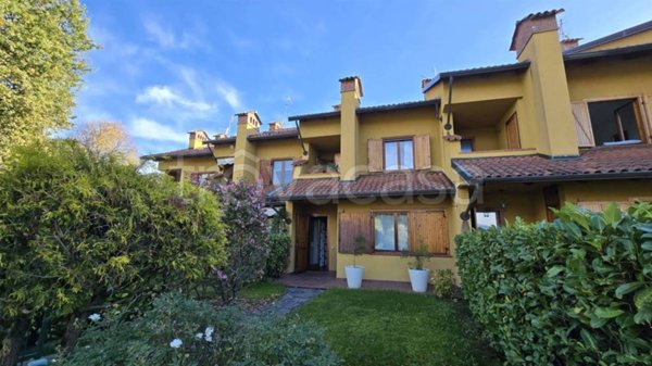 casa indipendente in vendita a Biella