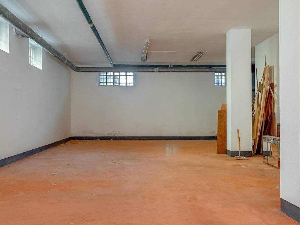 locale commerciale in vendita a Biella in zona Chiavazza