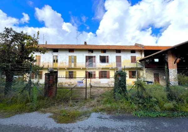 casa indipendente in vendita a Biella in zona Chiavazza