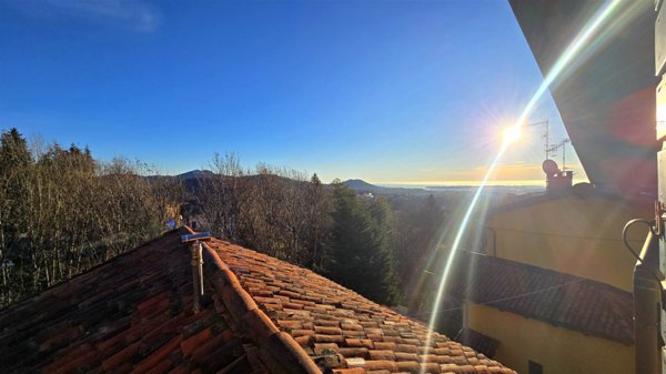 casa indipendente in vendita a Biella in zona Favaro