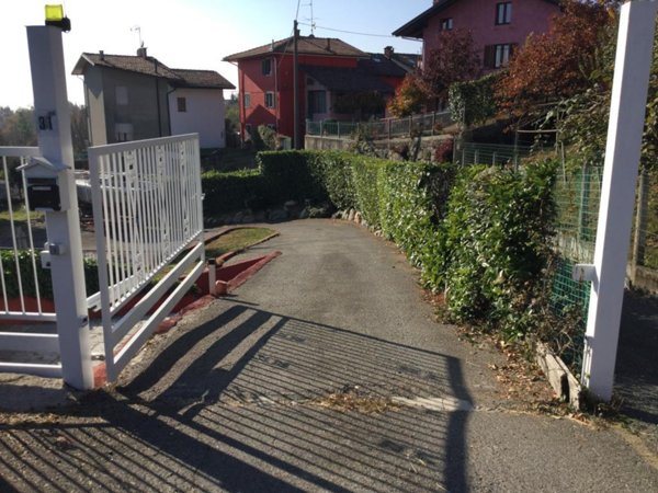 casa indipendente in vendita a Biella in zona Vandorno