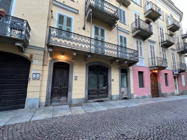 negozio in vendita a Biella in zona Centro Città