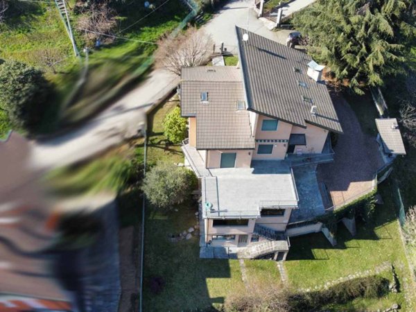 casa indipendente in vendita a Biella in zona Cossila
