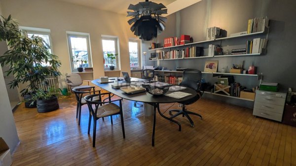 negozio in vendita a Biella in zona Centro Città