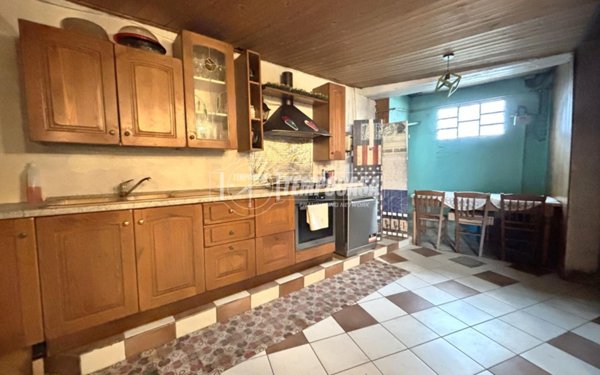 casa indipendente in vendita a Biella in zona Chiavazza