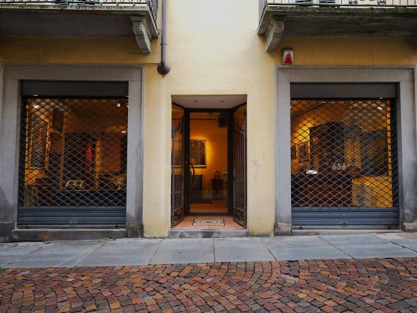 negozio in vendita a Biella in zona Centro Città