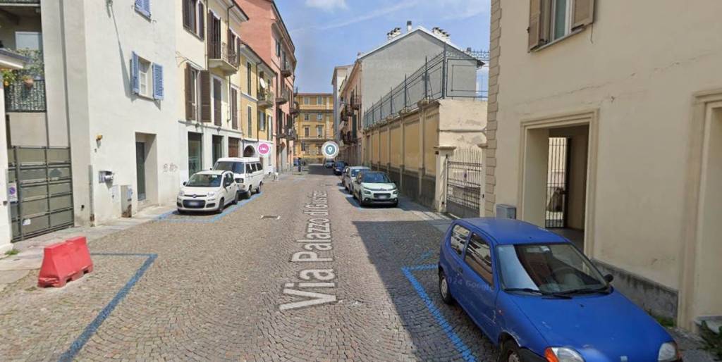 negozio in vendita a Biella in zona Centro Città