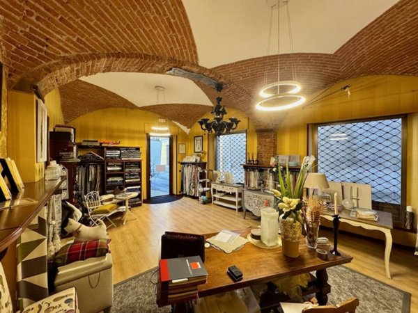 negozio in vendita a Biella in zona Centro Città