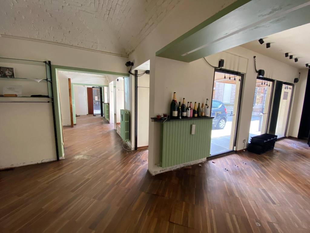 negozio in vendita a Biella in zona Centro Città