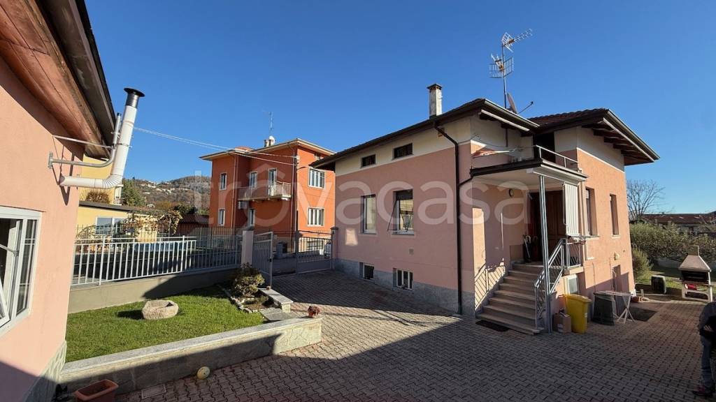 casa indipendente in vendita a Biella in zona Chiavazza