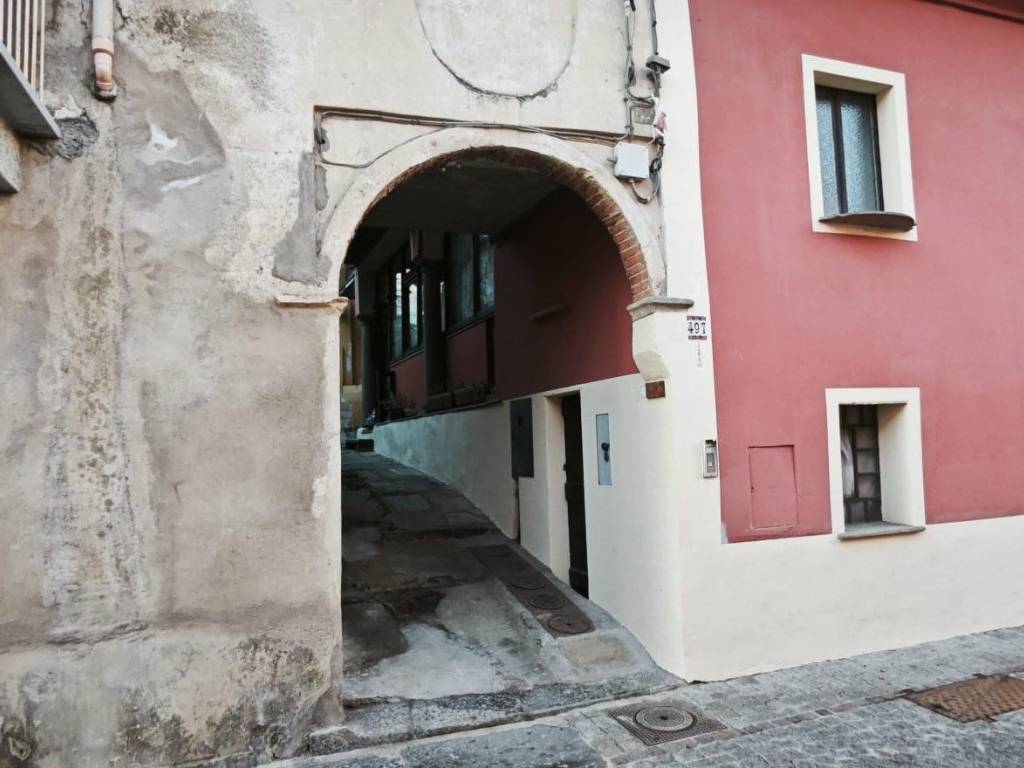 casa indipendente in vendita a Biella in zona Oropa