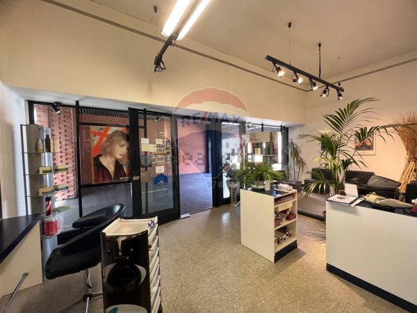 locale commerciale in vendita a Biella in zona Centro Città