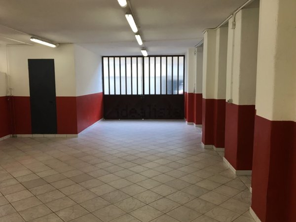 locale di sgombero in vendita a Biella