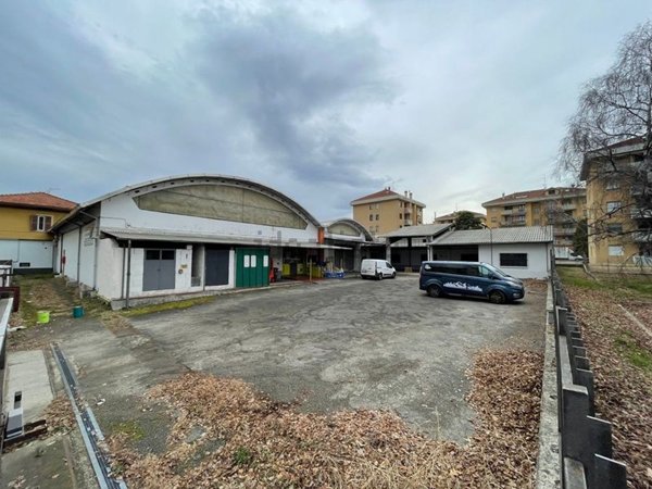 locale di sgombero in vendita a Biella