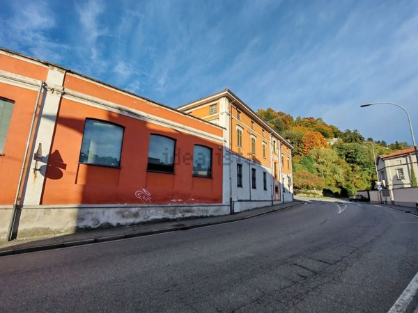 locale commerciale in vendita a Biella