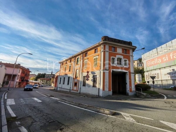 locale commerciale in vendita a Biella in zona Chiavazza