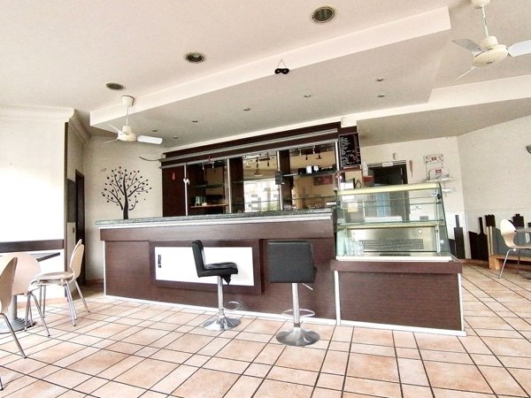 locale commerciale in vendita a Biella