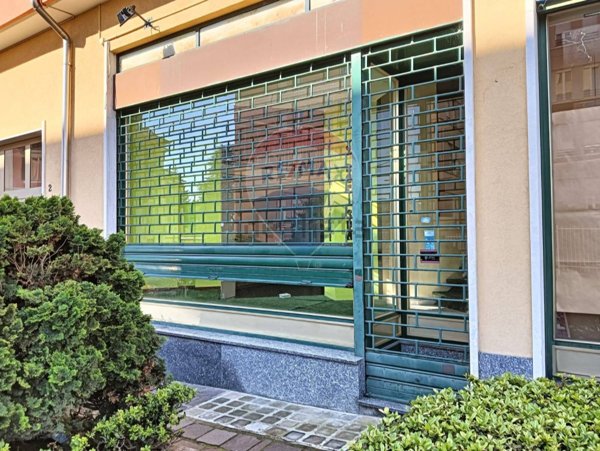 locale commerciale in vendita a Biella in zona Centro Città