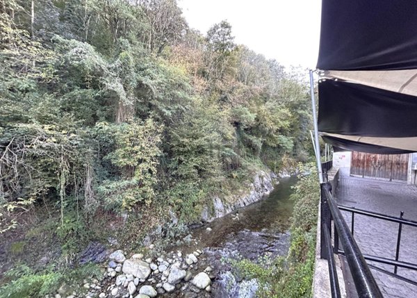 negozio in vendita a Biella in zona Centro Città