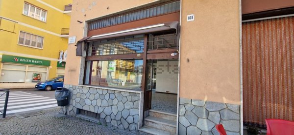 locale commerciale in vendita a Biella