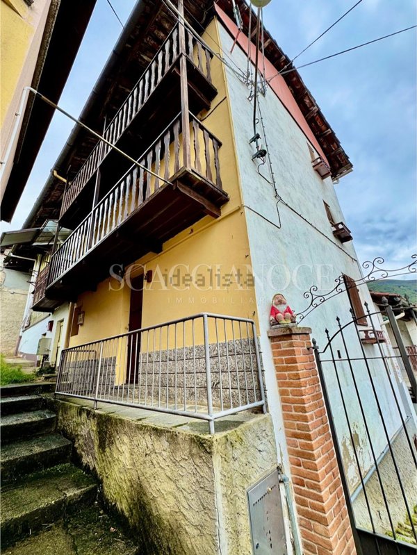 casa indipendente in vendita a Biella in zona Favaro