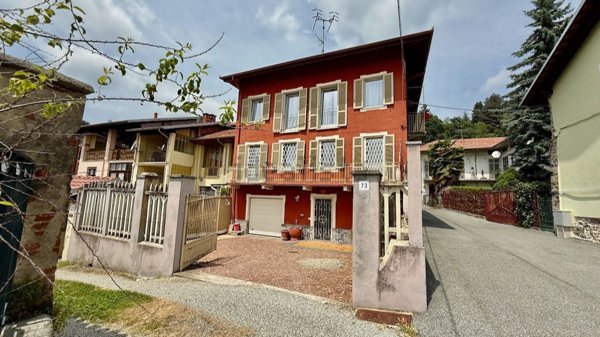 casa indipendente in vendita a Biella in zona Chiavazza