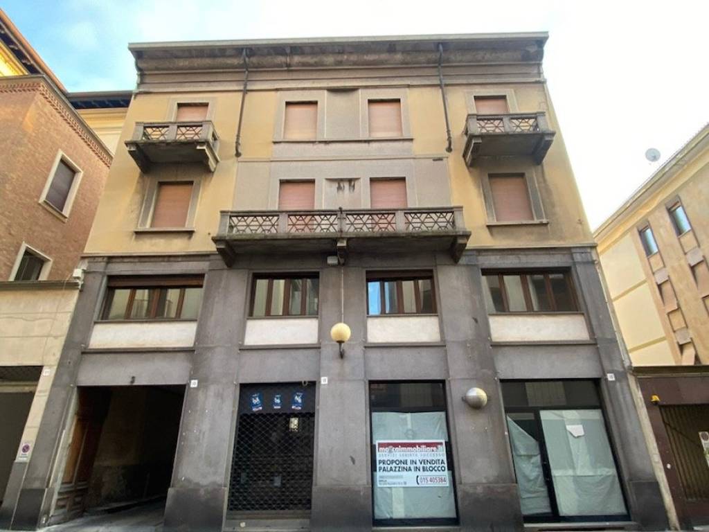 intera palazzina in vendita a Biella in zona Centro Città