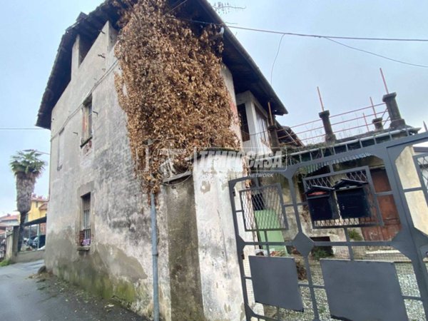 casa indipendente in vendita a Biella in zona Chiavazza