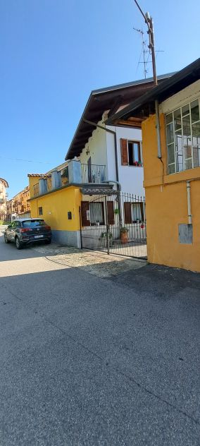 casa indipendente in vendita a Biella in zona Chiavazza