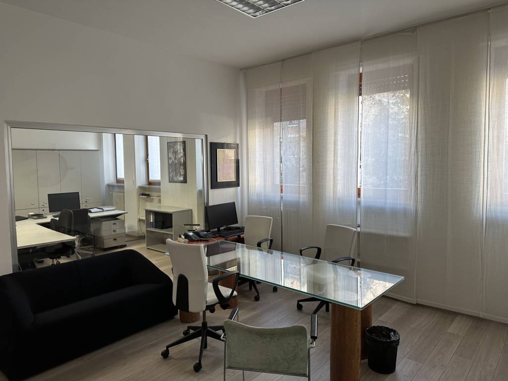 ufficio in vendita a Biella in zona Centro Città