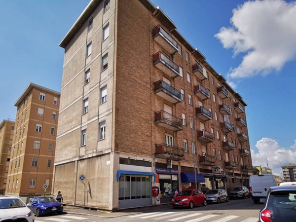 negozio in vendita a Biella in zona Centro Città