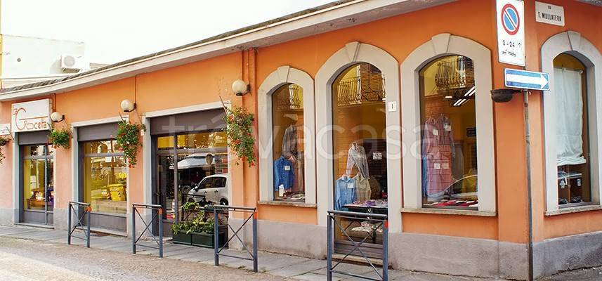 negozio in vendita a Biella in zona Centro Città