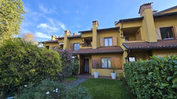 casa indipendente in vendita a Biella