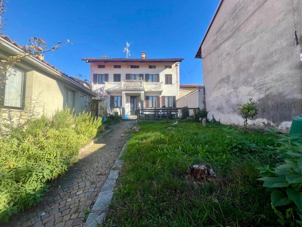 casa indipendente in vendita a Biella in zona Vandorno