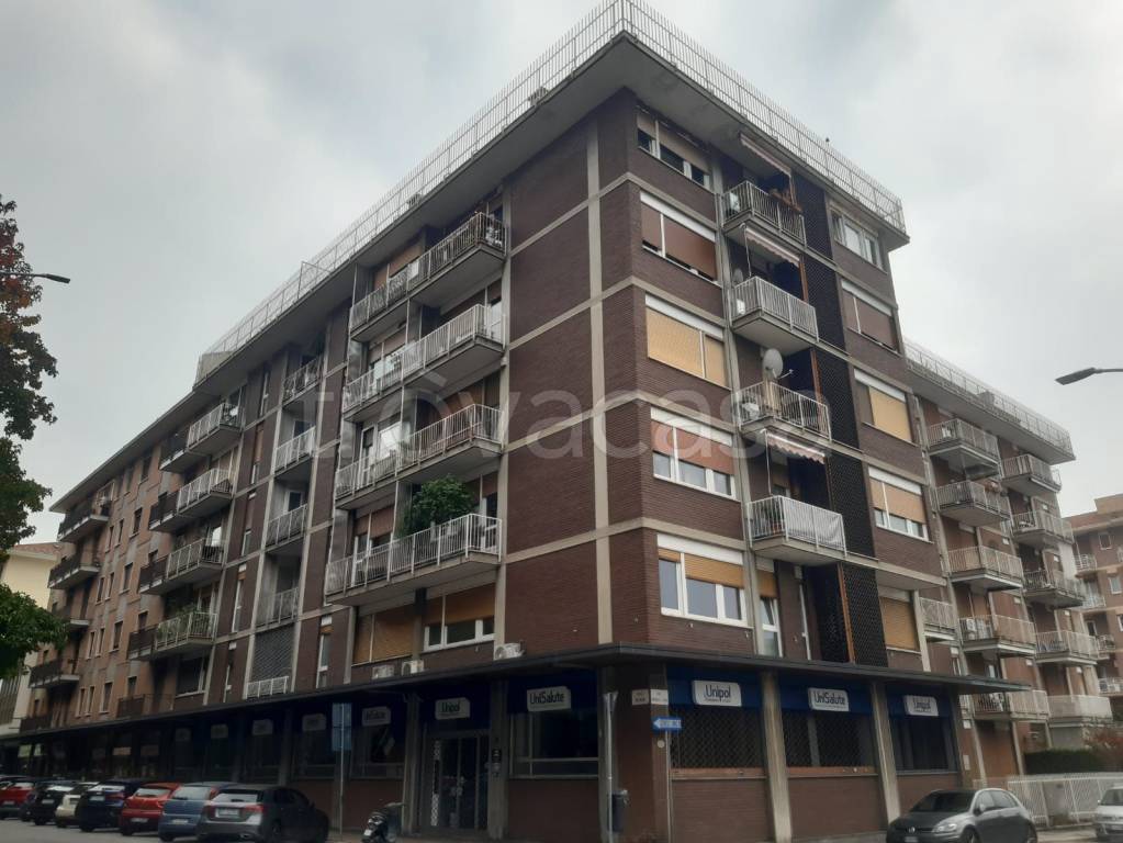 appartamento in vendita a Biella in zona Viale Roma