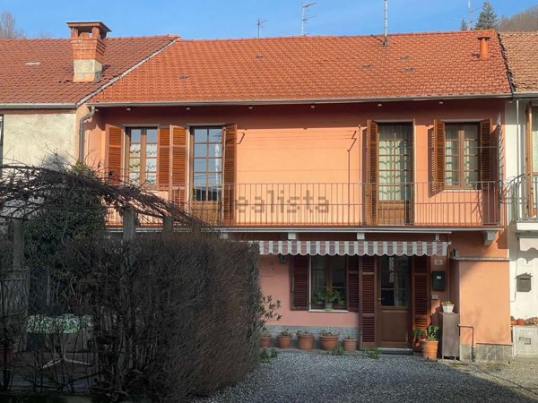casa indipendente in vendita a Biella in zona Chiavazza