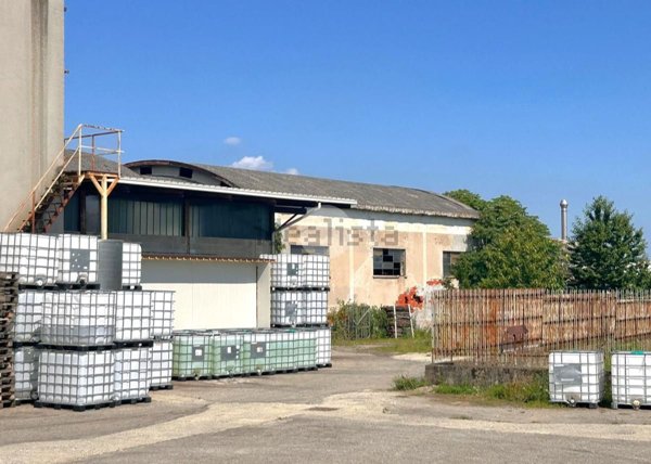 capannone in vendita a Biella