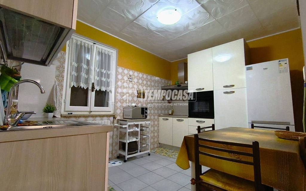 appartamento in vendita a Biella in zona Centro Città