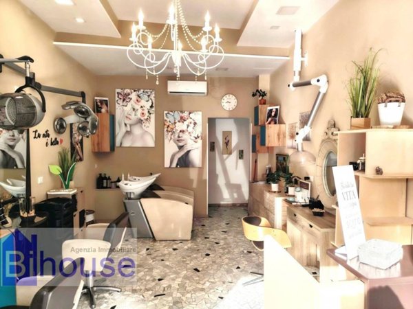 negozio in vendita a Biella in zona Centro Città