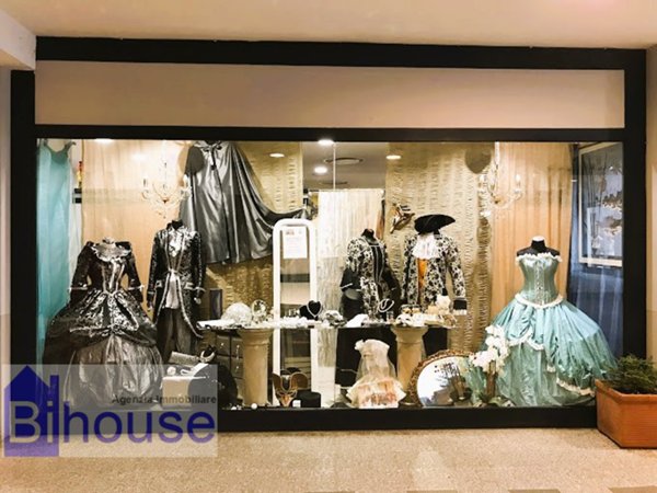 negozio in vendita a Biella in zona Centro Città