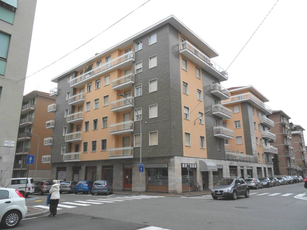 negozio in vendita a Biella in zona Centro Città