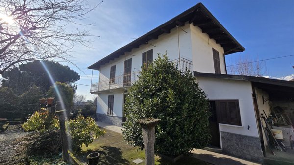 casa indipendente in vendita a Biella in zona Vandorno