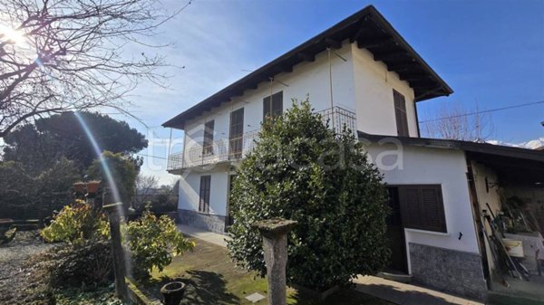 casa indipendente in vendita a Biella in zona Vandorno