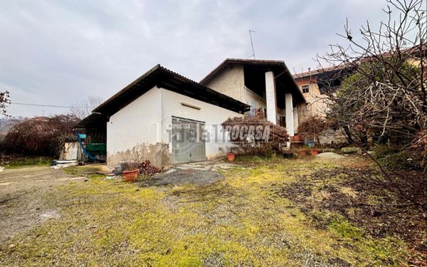 casa indipendente in vendita a Biella in zona Pavignano