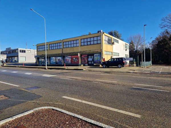 locale commerciale in vendita a Biella in zona Centro Città