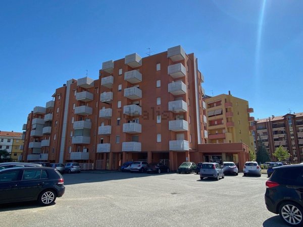 locale commerciale in vendita a Biella