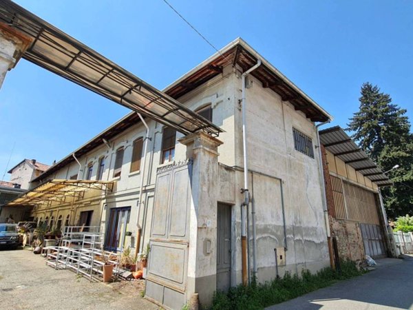 locale commerciale in vendita a Biella in zona Chiavazza