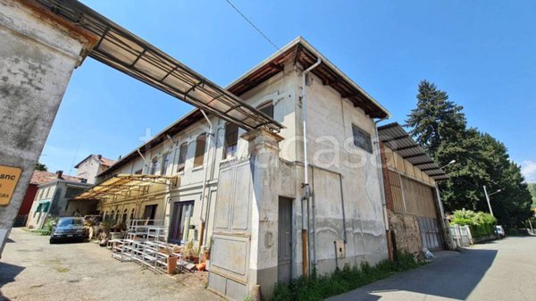 locale commerciale in vendita a Biella in zona Chiavazza