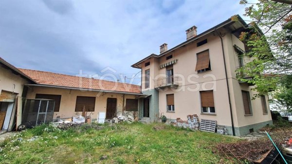 casa indipendente in vendita a Biella in zona Chiavazza